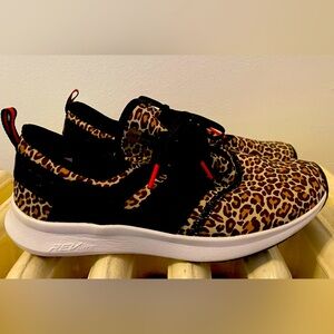 New Balance cheetah sneakers 9.5